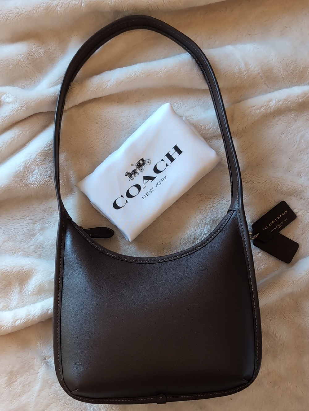 NWT. Coach Curve Zip Leather Shoulder Bag Maple